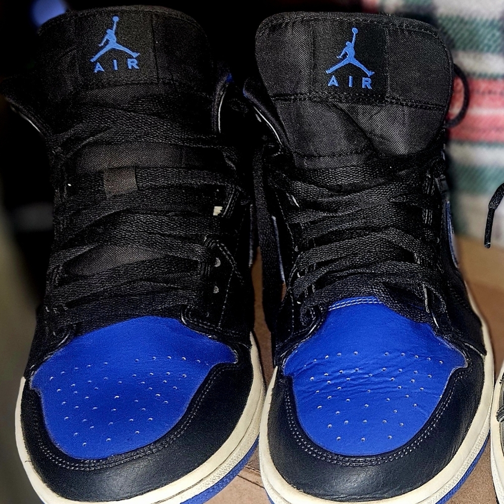 Nike Air Athletic Shoes Black and Blue Duo